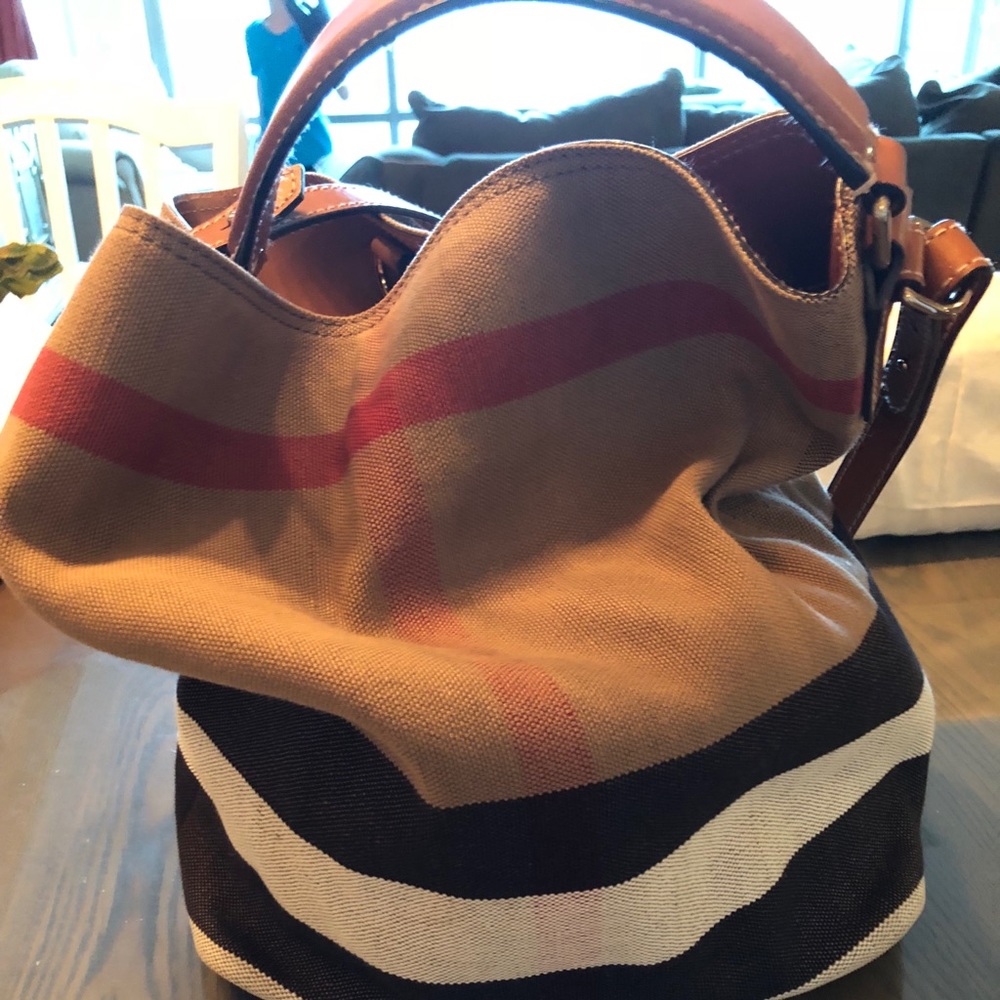 Burberry Ashby bucket bag